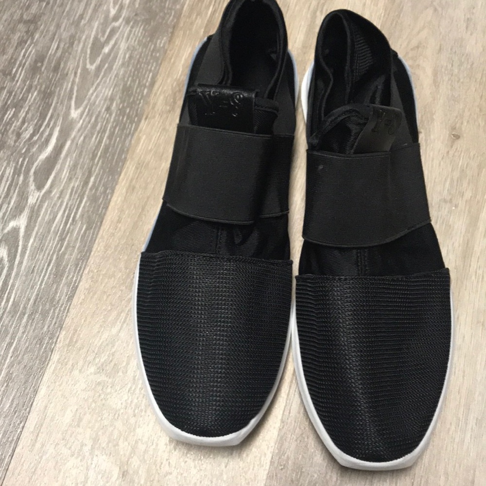 Y-8 men’s sneakers/slip on
